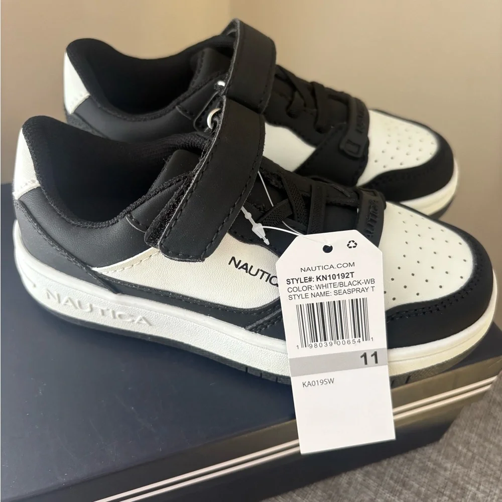 NWT Nautica Kids Black and White Hook-and-Loop Sneakers